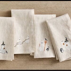 👻Pottery Barn “Scary Squqd “ Organic Napkins🎃